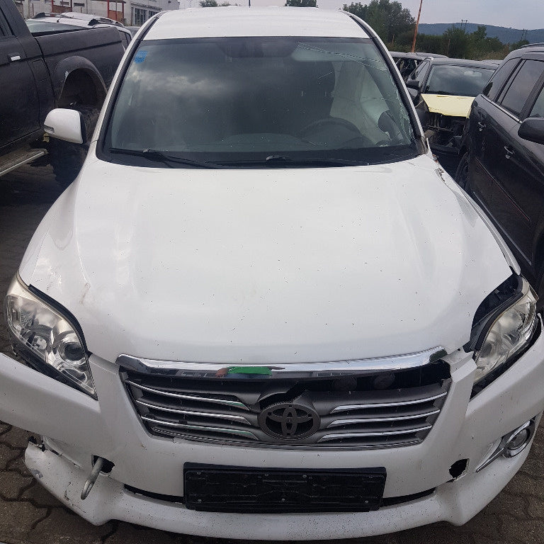 Dezmembrez Toyota RAV 4 2011 III facelift 2.2 D4D, 110 KW, E5, CV automata