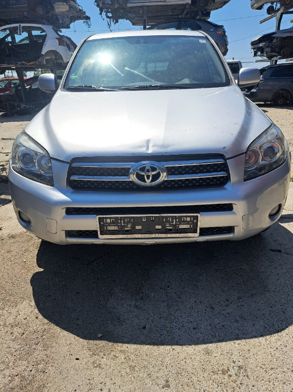 Dezmembrez Toyota Rav 4 an 2008 motor 2.2 diesel