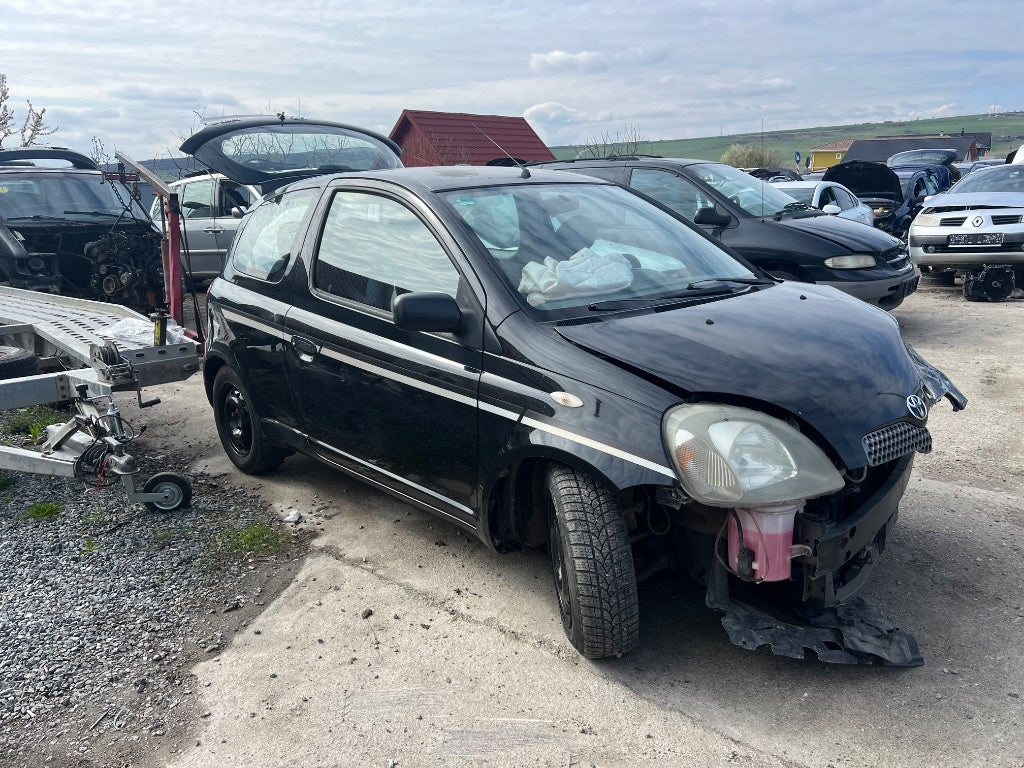 Dezmembrez Toyota Yaris 2001 Hatchback 1.0 benzină