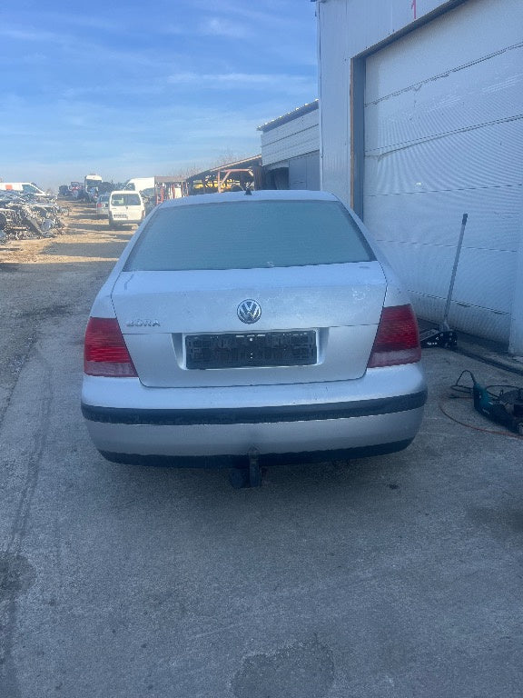Dezmembrez Volkswagen Bora 2002 Limuzina 1,6 benzină