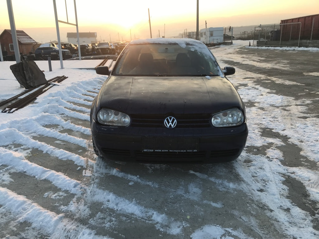 Dezmembrez Volkswagen Golf 4 2000 hatchback 1,6