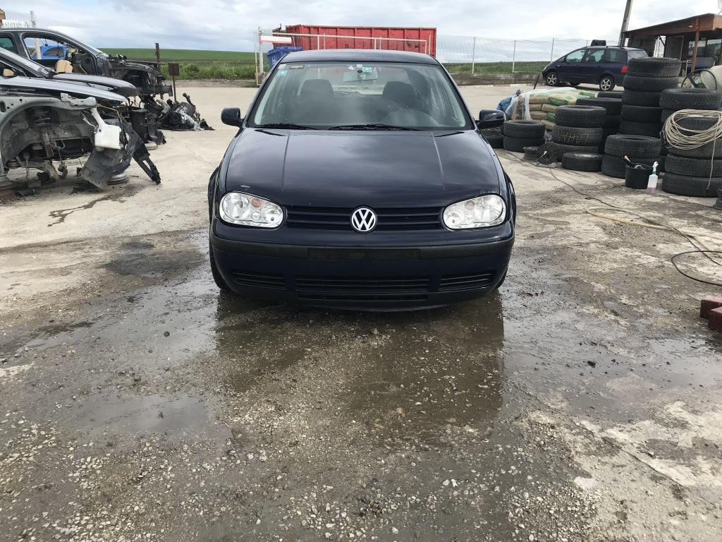 Dezmembrez Volkswagen Golf 4 2000 hatchback 1,9 diesel agr