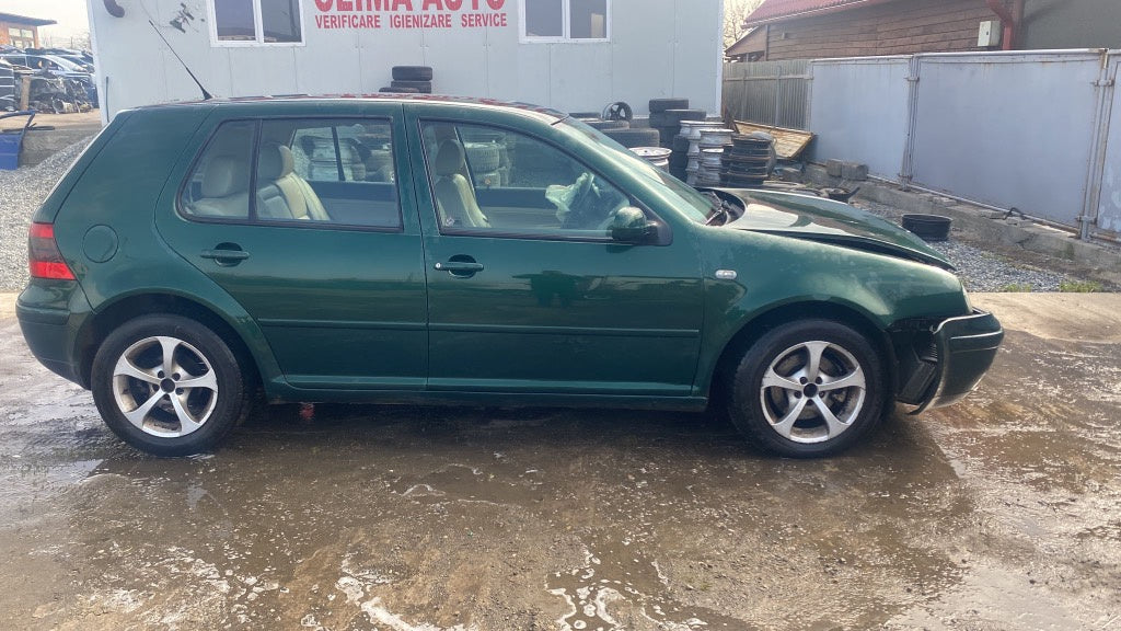 Dezmembrez Volkswagen Golf 4 2001 Hatchback 1,9 ALH
