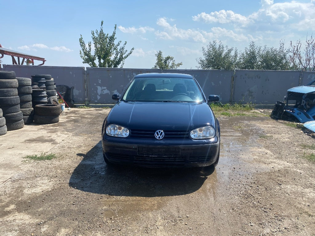 Dezmembrez Volkswagen Golf 4 2002 hatchback 1,4