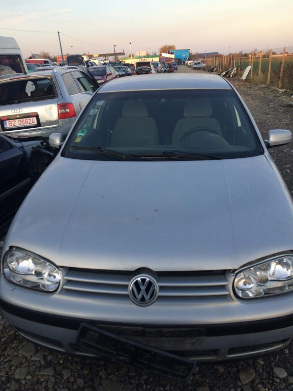 Dezmembrez Volkswagen Golf 4 IV motor 1.4 16V