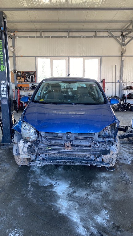 Dezmembrez Volkswagen Golf 5 2005 Hatchback 1,9 TDI