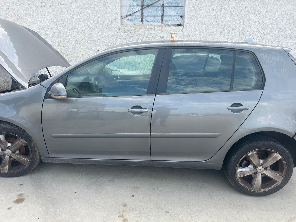 Dezmembrez Volkswagen Golf 5 2006 1.6 motor BSE.