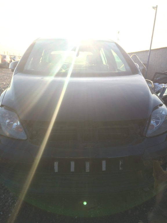 Dezmembrez Volkswagen Golf 5 plus motor 1.9