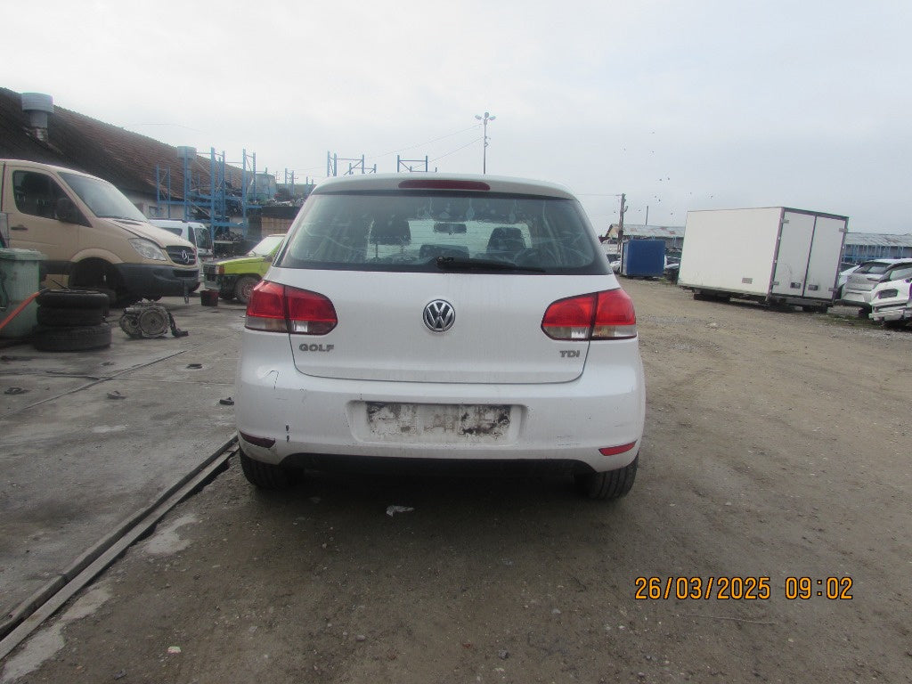 Dezmembrez Volkswagen Golf 6 ,1,6 diesel motor cay .
