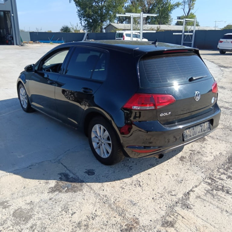 Dezmembrez Volkswagen Golf 7 2014 hatchback 1.6 TDI