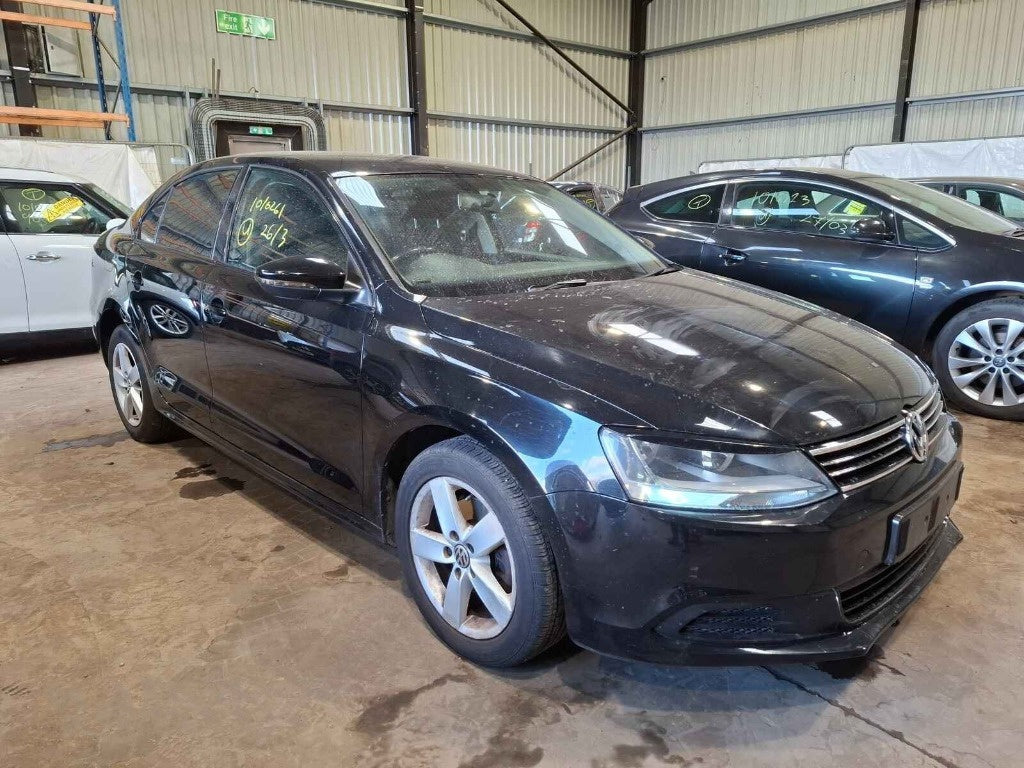 Dezmembrez Volkswagen Jetta 2013 SEDAN 1.4 TSI