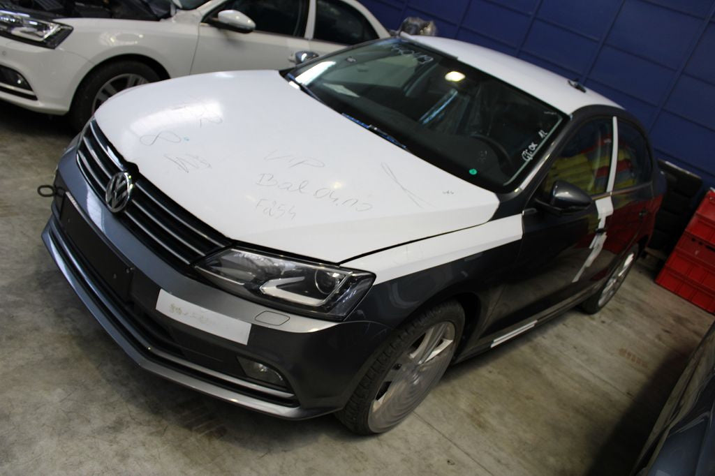 Dezmembrez Volkswagen Jetta 2016 sedan 2.0 tdi CUU