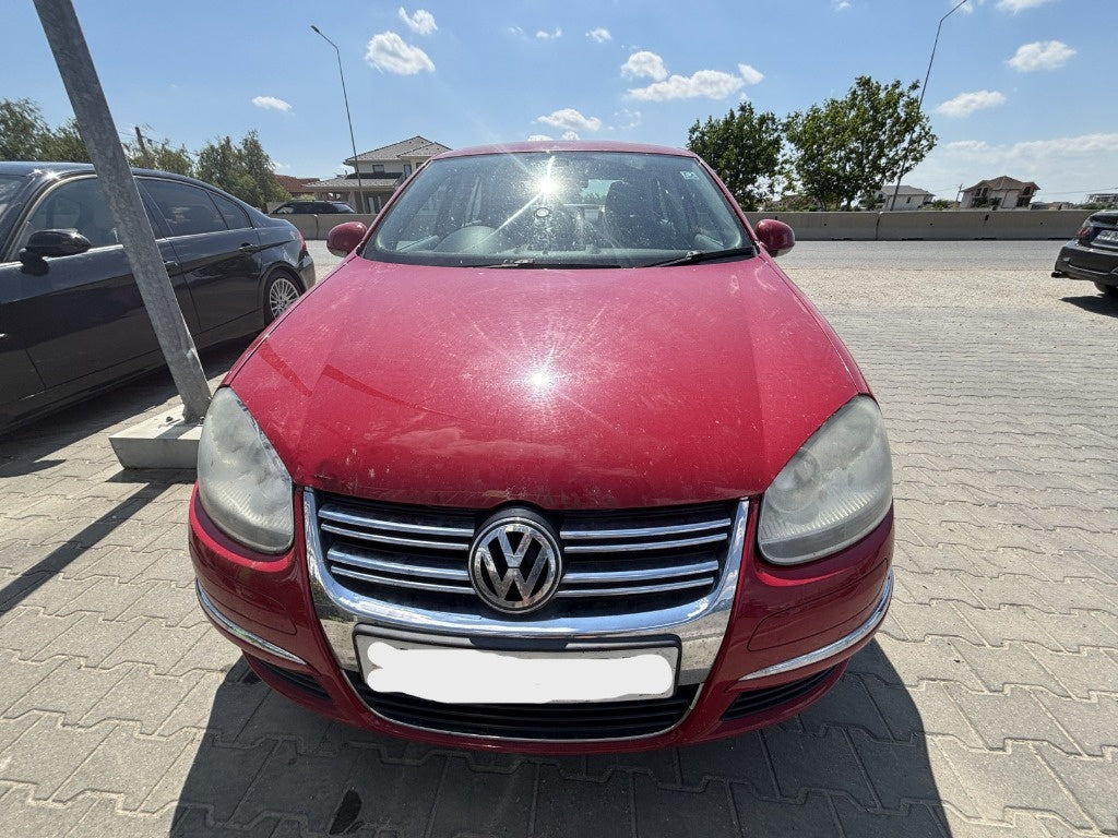 Dezmembrez Volkswagen Jetta 3 (1K2) 1.9 TDI 2008, BXE