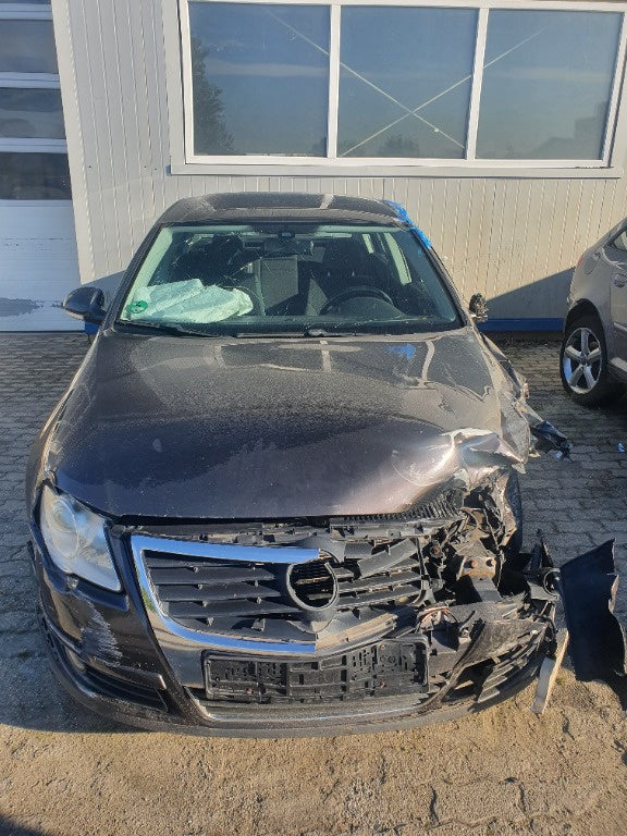 Dezmembrez Volkswagen Passat B6 2007 Berlina 2.0 TDI, BMP, cv manuala