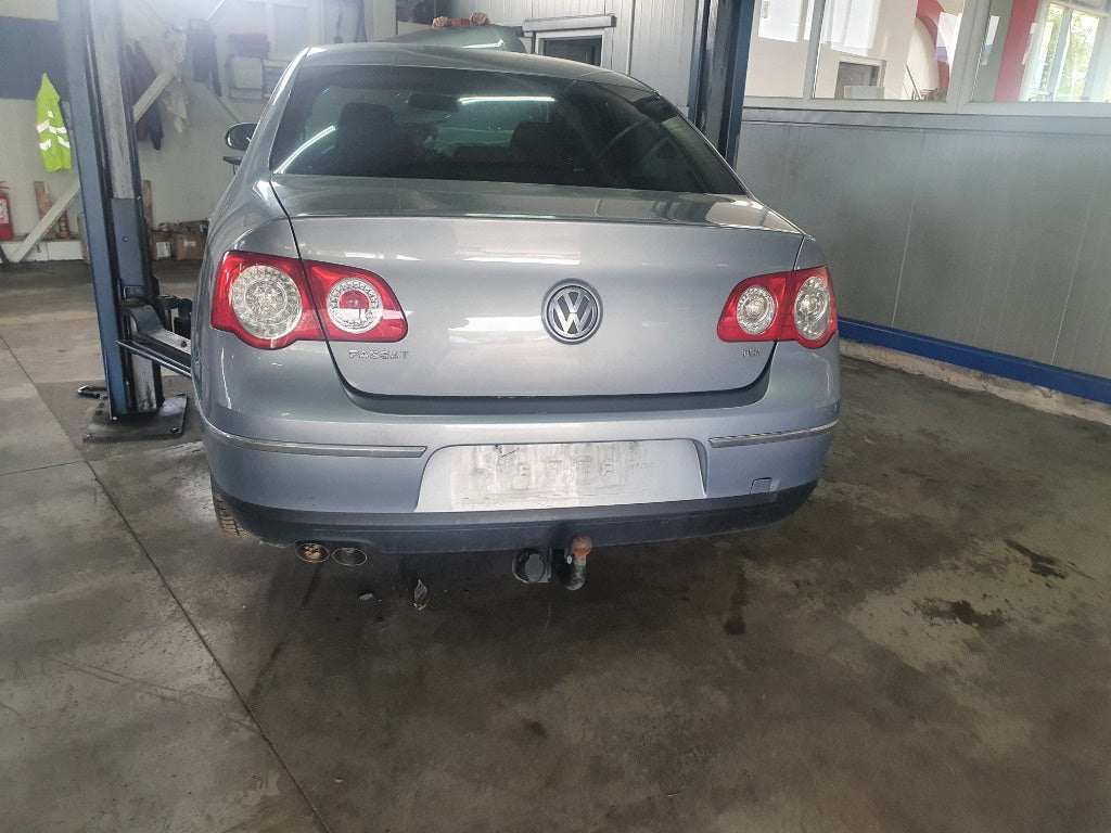 Dezmembrez Volkswagen Passat B6 2010 Berlina 2.0 TDI, CBDC, 81 kw, E5