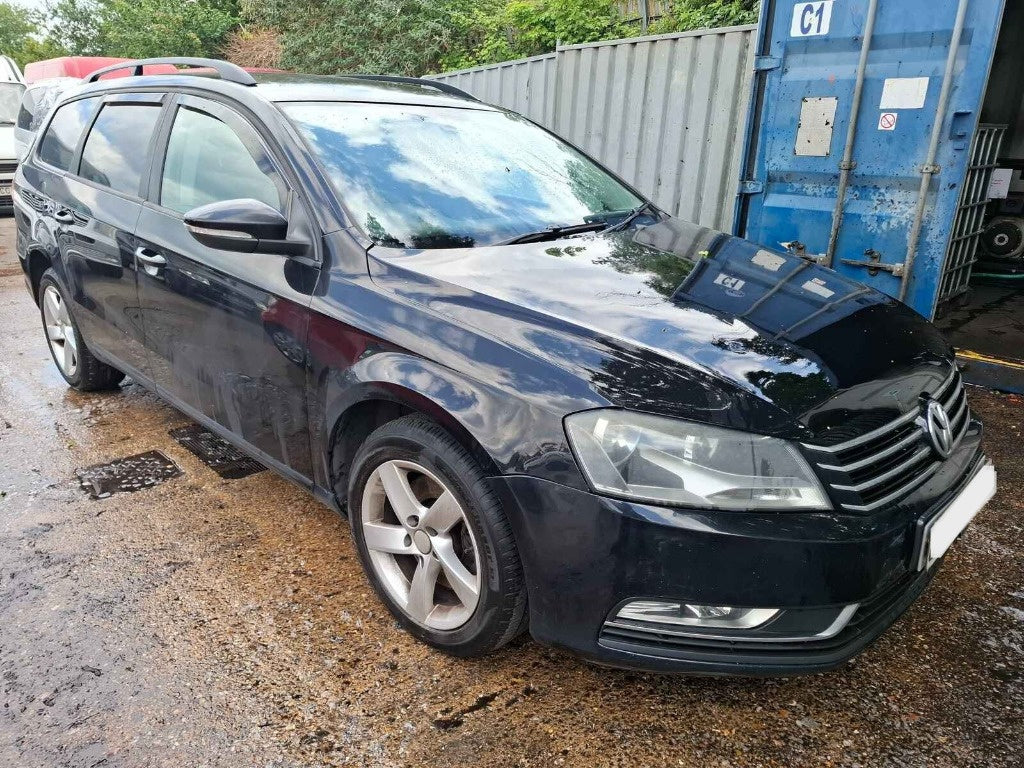 Dezmembrez Volkswagen Passat B7 2011 VARIANT 1.6 TDI