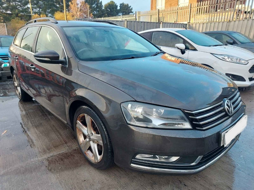Dezmembrez Volkswagen Passat B7 2012 VARIANT 1.6 TDI