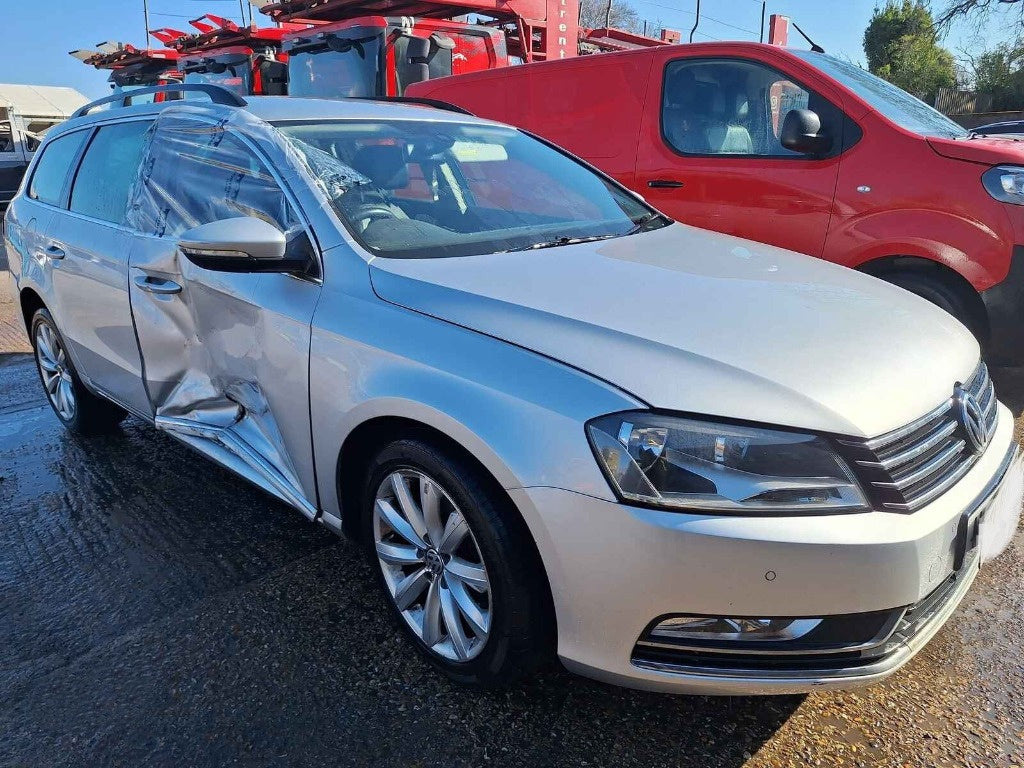 Dezmembrez Volkswagen Passat B7 2012 VARIANT 2.0 TDI