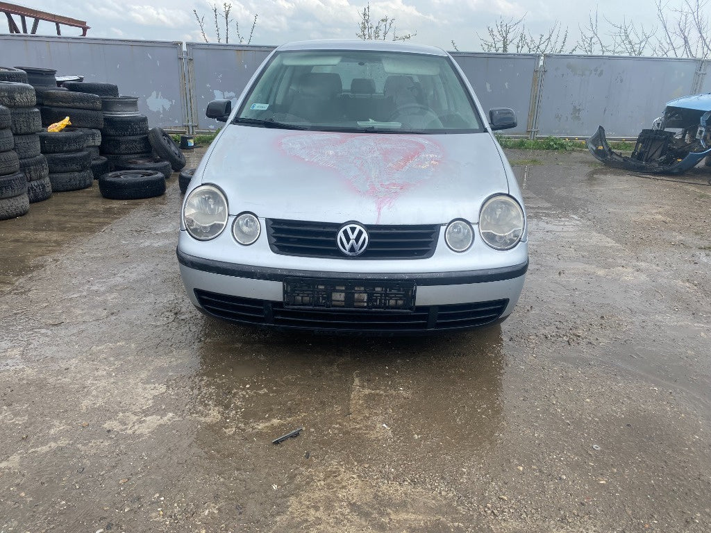Dezmembrez Volkswagen Polo 9N 2003 hatchback 1.4tdi