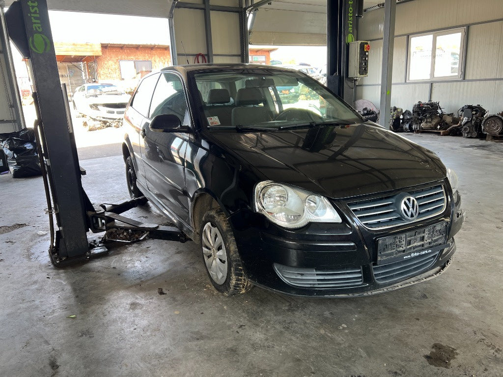 Dezmembrez Volkswagen Polo 9N 2005 hatchback 1,4 tdi
