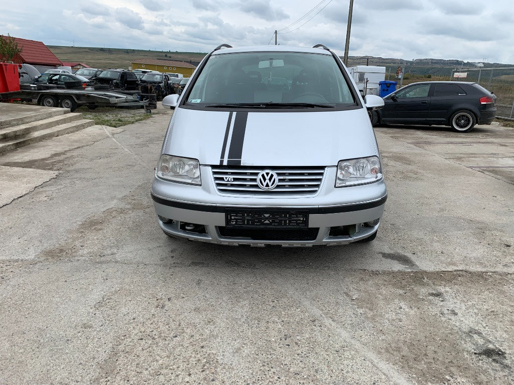 Dezmembrez Volkswagen Sharan 2005 limuzina 2800