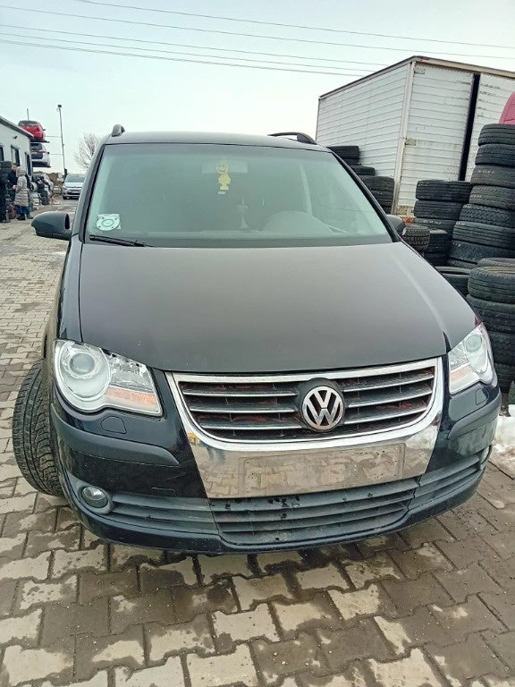 Dezmembrez Volkswagen Touran 2007 HATCHBACK 1,9