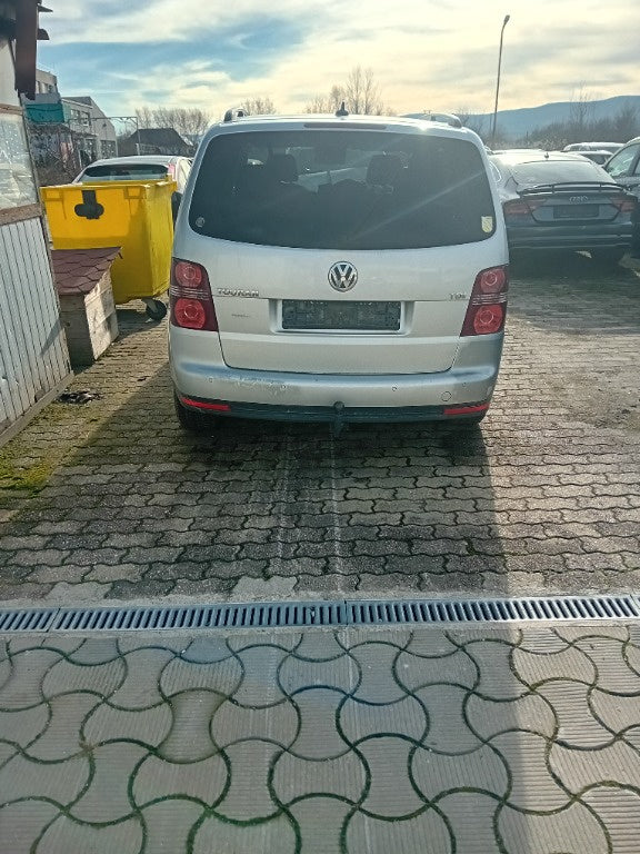 Dezmembrez Volkswagen Touran 2008 HATCHBACK 1.9