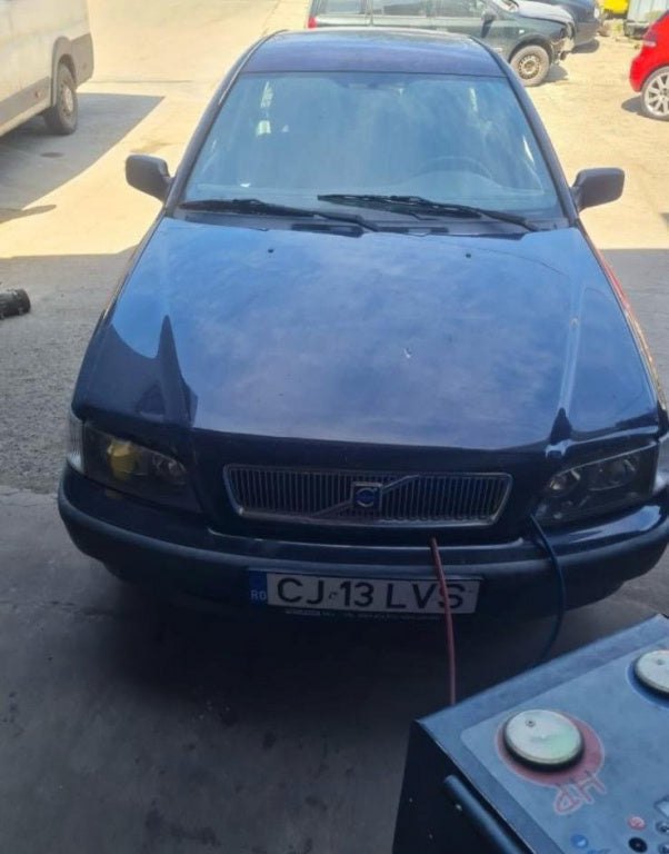 Dezmembrez Volvo V40