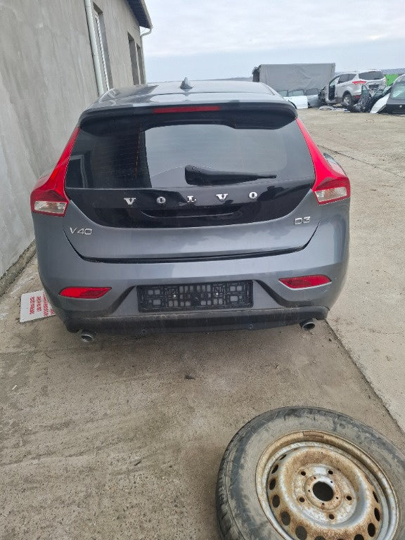 Dezmembrez volvo v40 din 2018