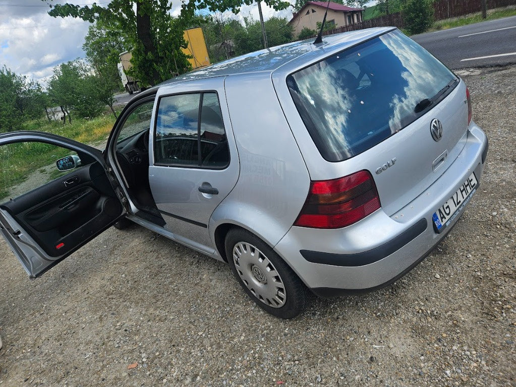 Dezmembrez Vw Golf 4 Hatchback 1.6 16v AZD din 2003