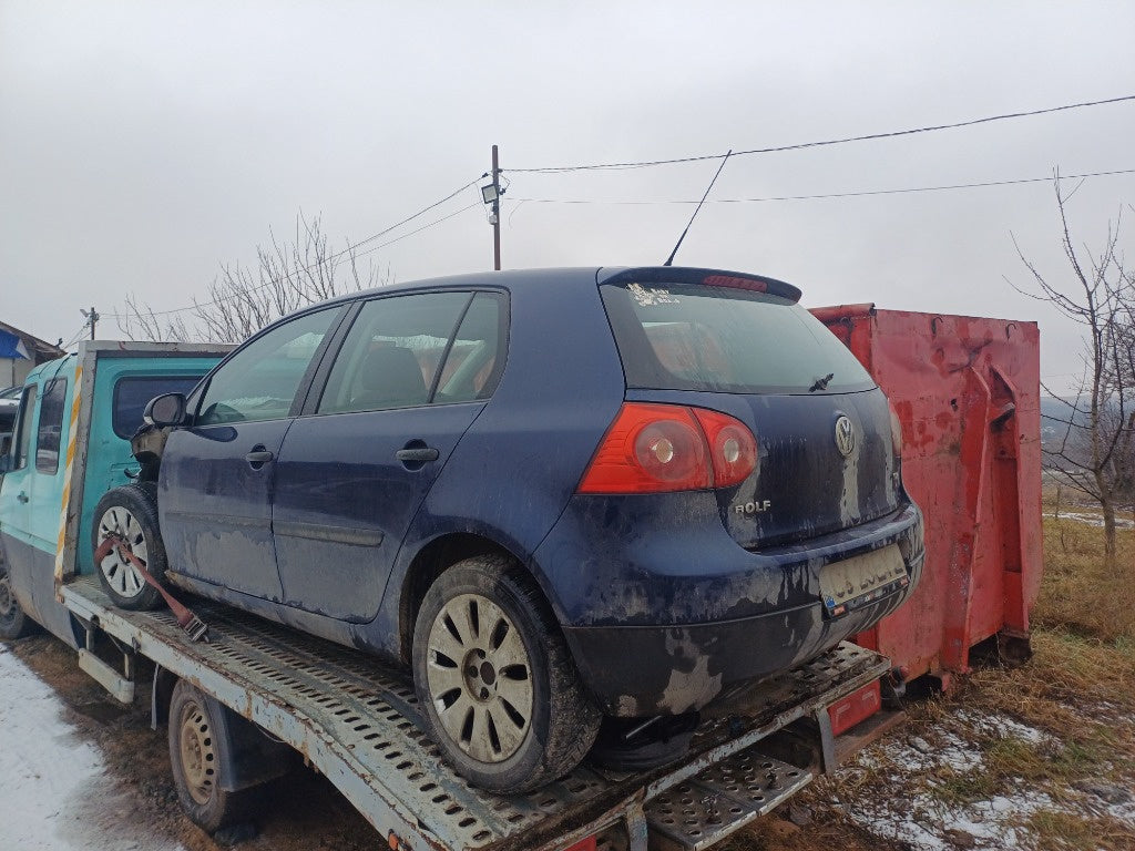 Dezmembrez vw golf 5 1.9 bxe,105 cp,2007