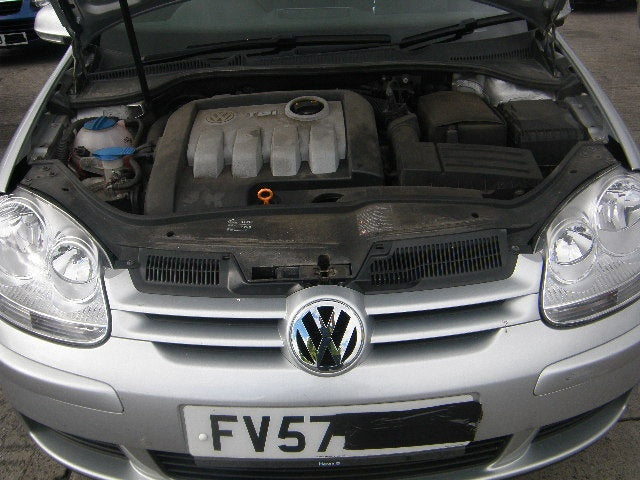 Dezmembrez Vw golf 5 1.9 tdi bxe 77kw an 2007