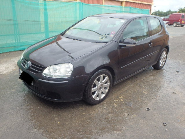 Dezmembrez VW Golf 5 din 2005, 1.9D