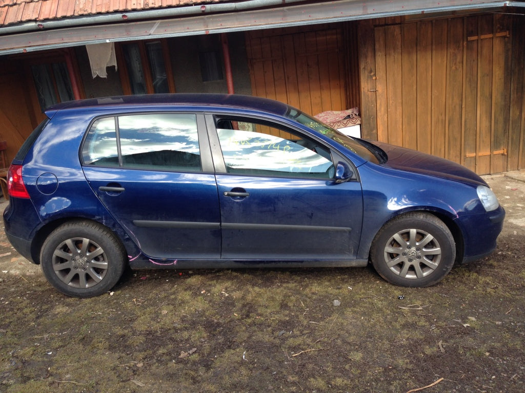 Dezmembrez vw golf 5 motor 1.6 FSI an 2005