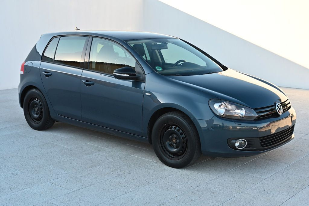Dezmembrez Vw Golf 6 1.6 TDI hatchback cod motor CAY 105 cp / 77 KW transmisie manuala an de fabricatie 2010