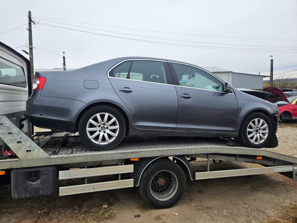Dezmembrez Vw Jetta din 2007 2008 1.9 TDI 105cp cod motor BXE