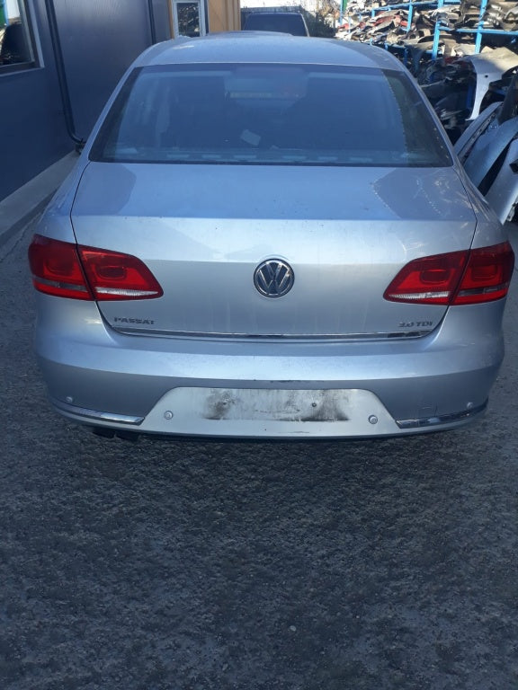 Dezmembrez VW Passat B7 2012 berlina 2.0 tdi