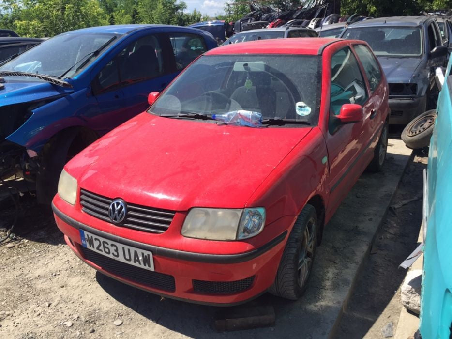 Dezmembrez vw polo 1,0 mpi.