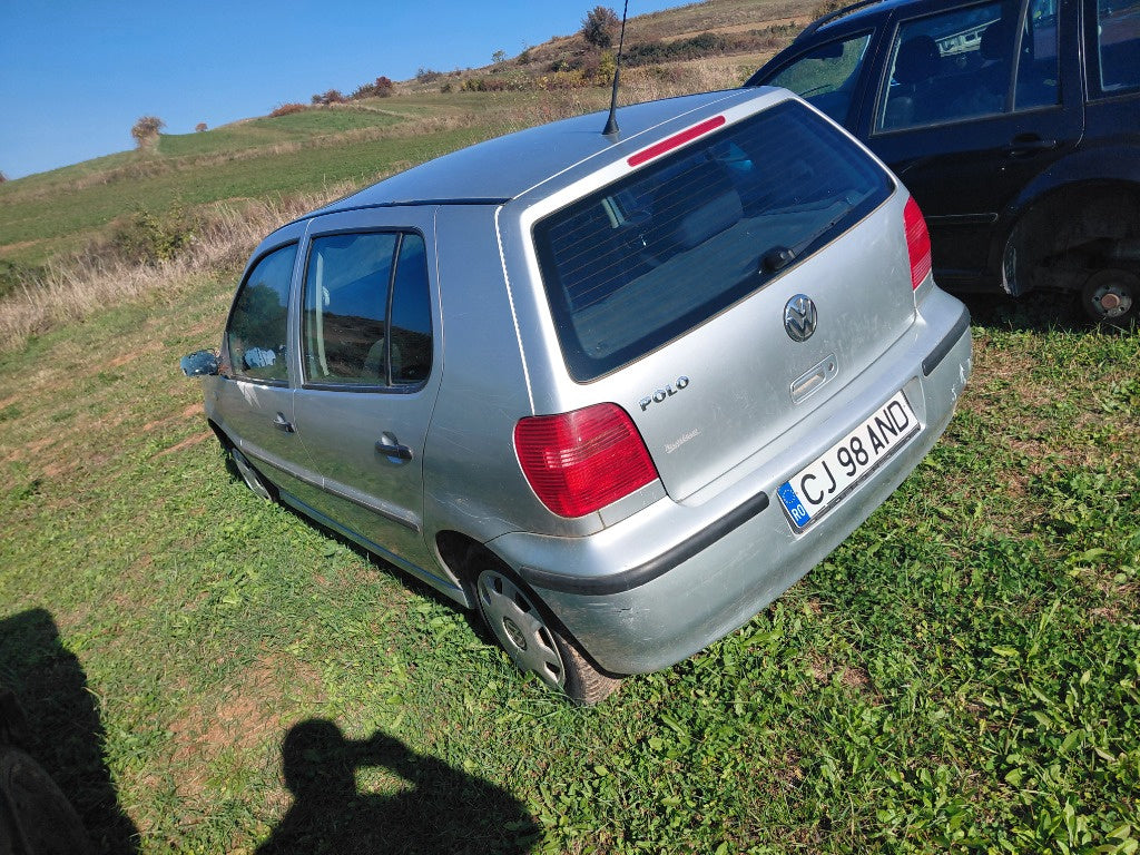 Dezmembrez vw polo motor 1.0 benzina an 2000