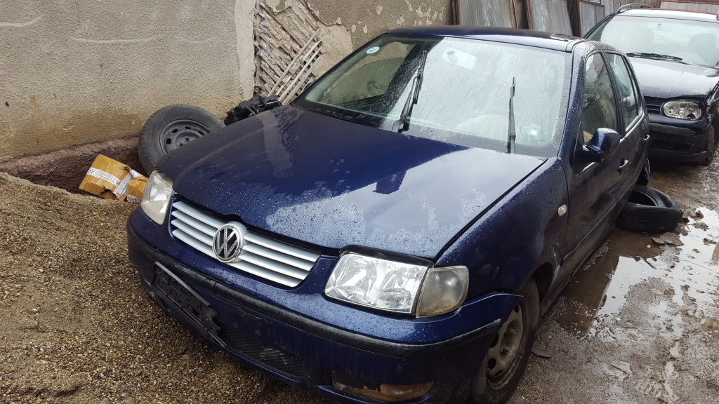 Dezmembrez vw polo ,motor 1400 benzina ,an 2003