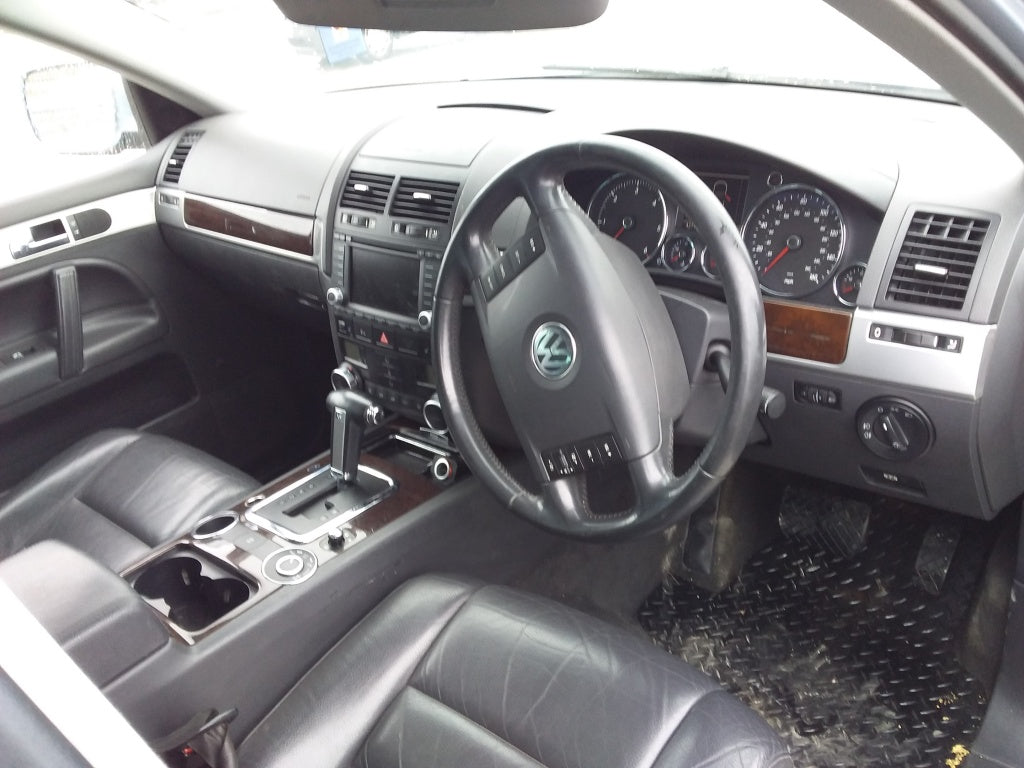 Dezmembrez Vw Touareg an 2006 motor 3.0 disel