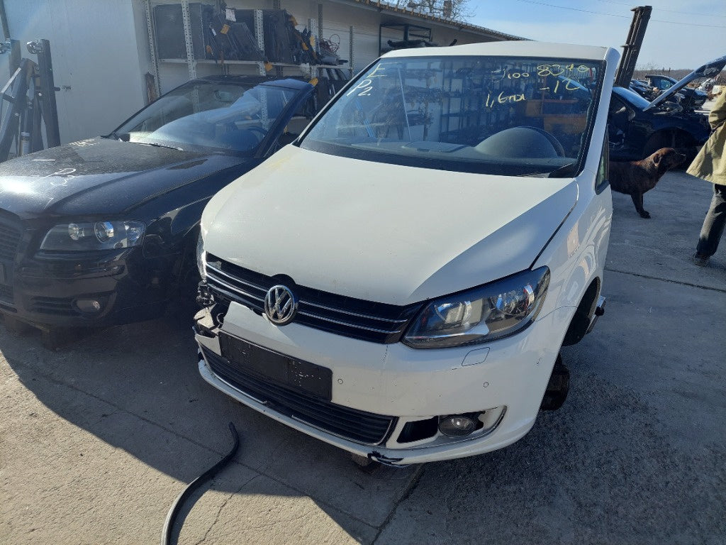 Dezmembrez Vw Touran 1.6 TDI CAY si Cutie automata DSG din 2013