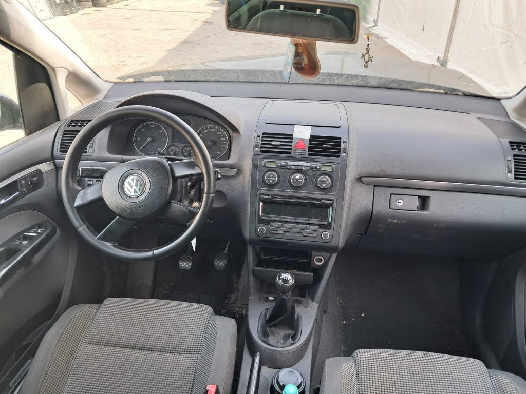 Dezmembrez Vw Touran 1T1 2.0 TDI cod motor AZV 100kw /136 cp transmisie manuala 6+1 an 2004