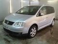 Dezmembrez Vw Touran 2.0 benzina 2004