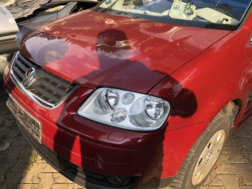 Dezmembrez VW Touran 2005 monovolum 2.0 tdi BKD