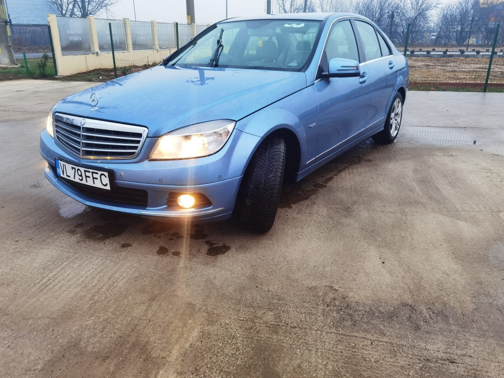 Dezmembrez w204 mercedes c250 cdi