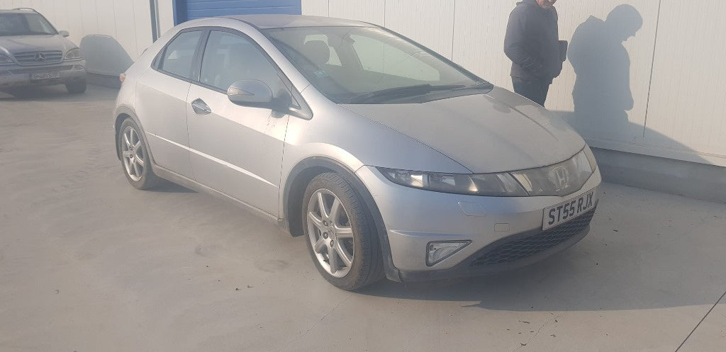Honda Civic VIII din 2007 , motor 1.8 benzina, tip R18A2