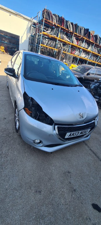 Peugeot 208 din 2013, motor 1.4 hdi, tip 8HR