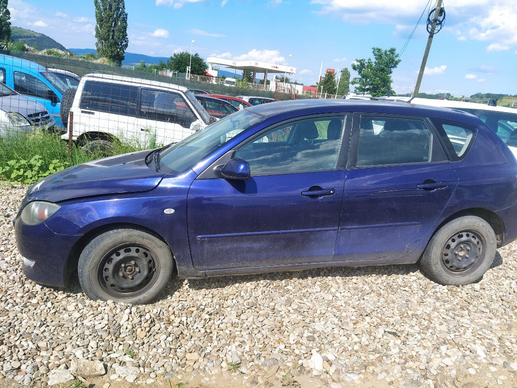 Se dezmembrez mazda 3 an 2005 culoare albastru volan stânga toate piesele disponibile