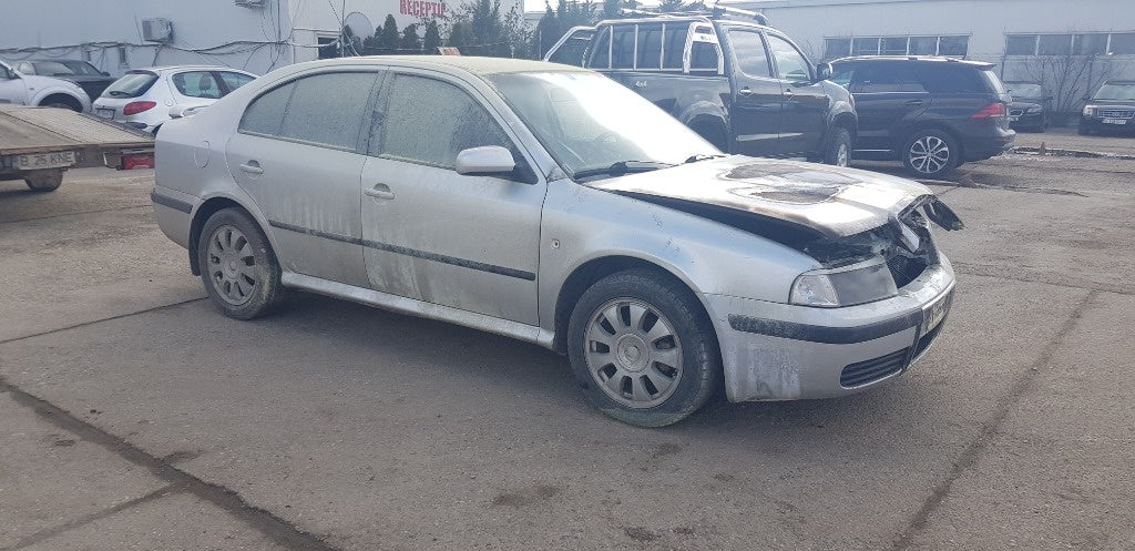 Skoda Octavia Tour din 2004, motor 1.6 benzina, tip BFQ